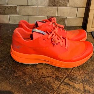 Arc’teryx women’s running shoes size 8